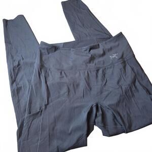 Arc'teryx Women’s Leggings Black M – Durable, Quick-Dry, Adventure Ready Hiking